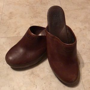 Women’s UGG clogs